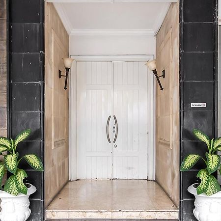 Twospaces Living At The Unit Residence Джакарта Екстериор снимка