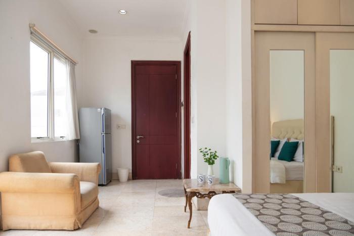 Twospaces Living At The Unit Residence Джакарта Екстериор снимка